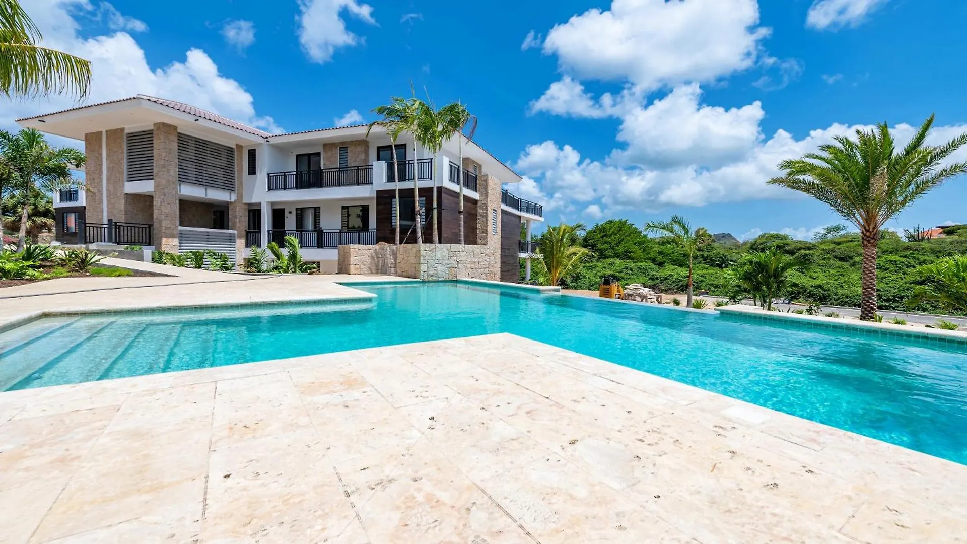 Summer Breeze Blue Bay Apartment